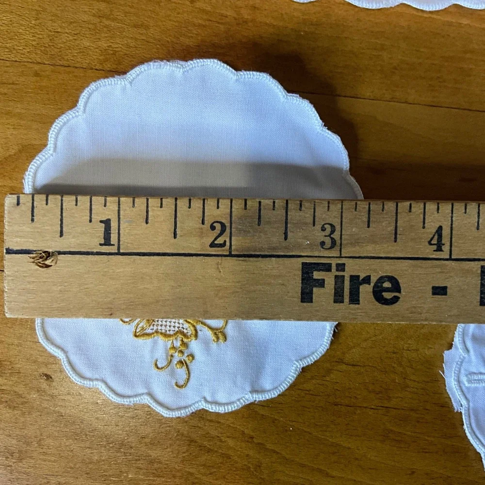 Vintage White Linen Scalloped Edge Embroidered‎ Cocktail Napkins Stem Coasters